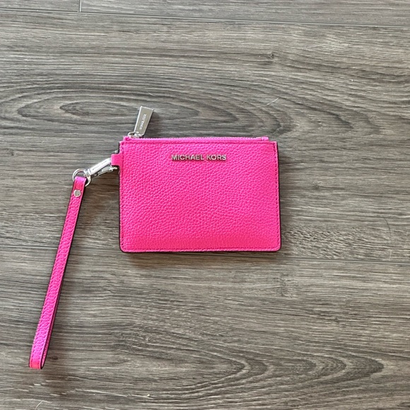 Michael Kors Handbags - Michael Kors Fuchsia Wristlet